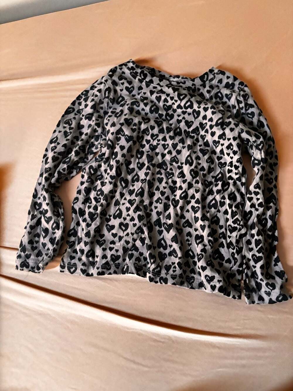 Old Navy Softest Tee Size XS 5-6 Black Gray Heart Print Long Sleeve